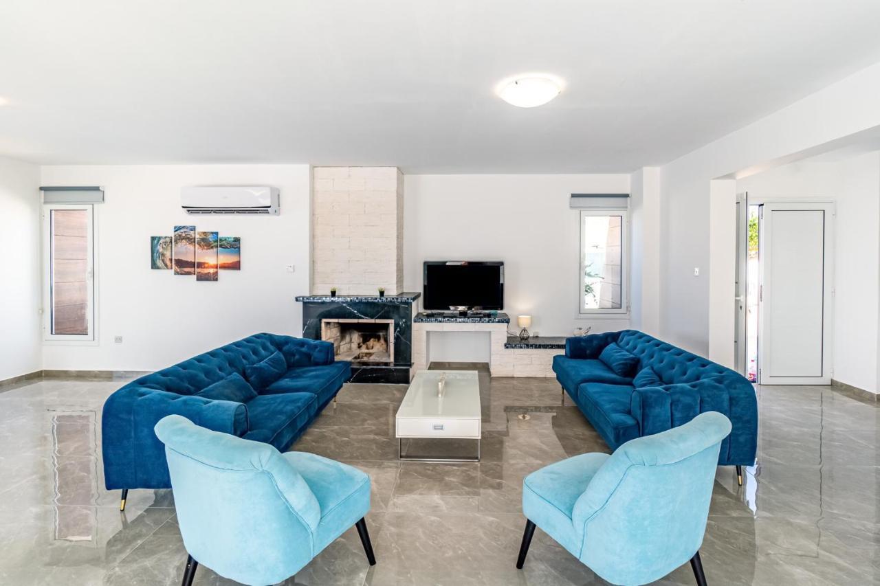 Beach Front Aqua Marina By Ezoria Villas Paralímni Eksteriør bilde