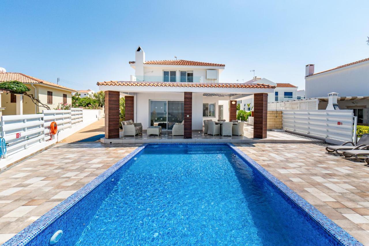 Beach Front Aqua Marina By Ezoria Villas Paralímni Eksteriør bilde