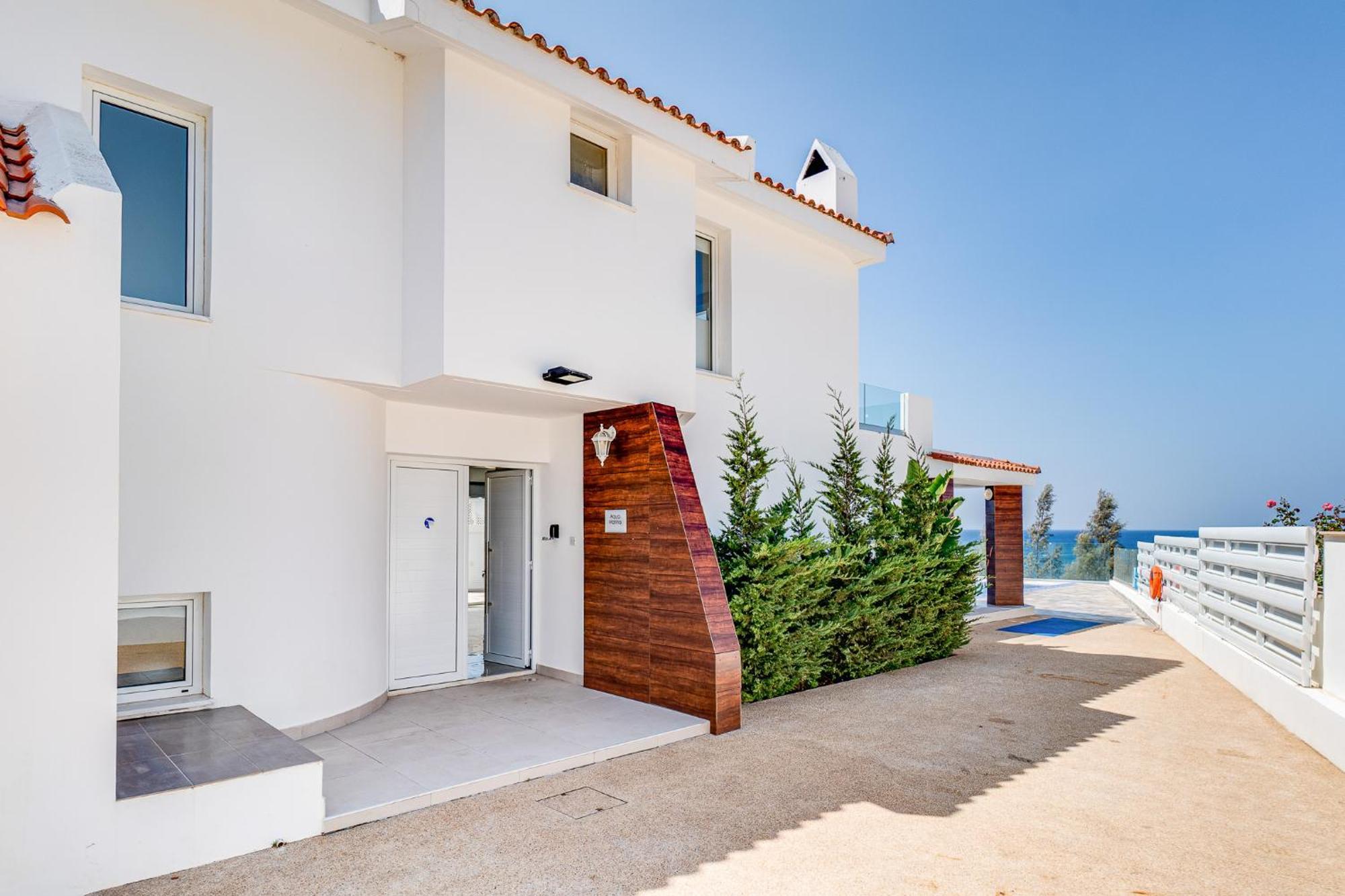 Beach Front Aqua Marina By Ezoria Villas Paralímni Eksteriør bilde