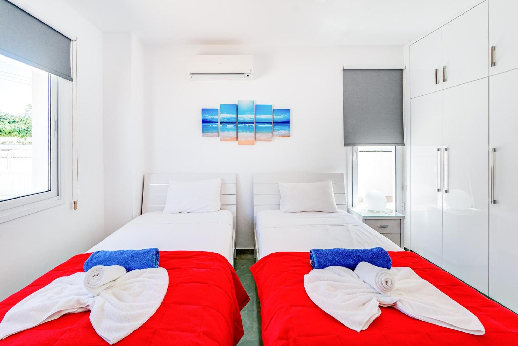 Beach Front Aqua Marina By Ezoria Villas Paralímni Eksteriør bilde