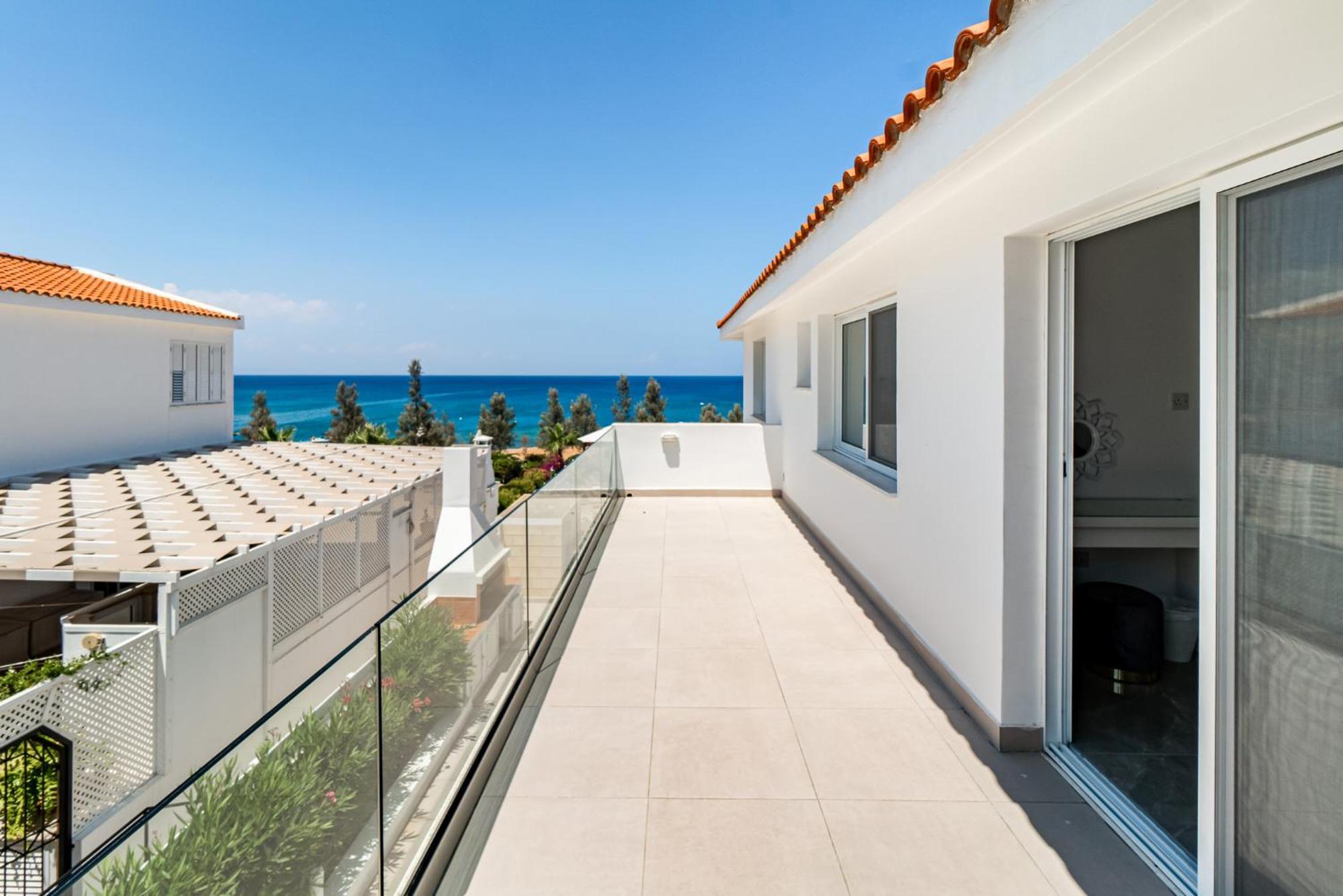 Beach Front Aqua Marina By Ezoria Villas Paralímni Eksteriør bilde