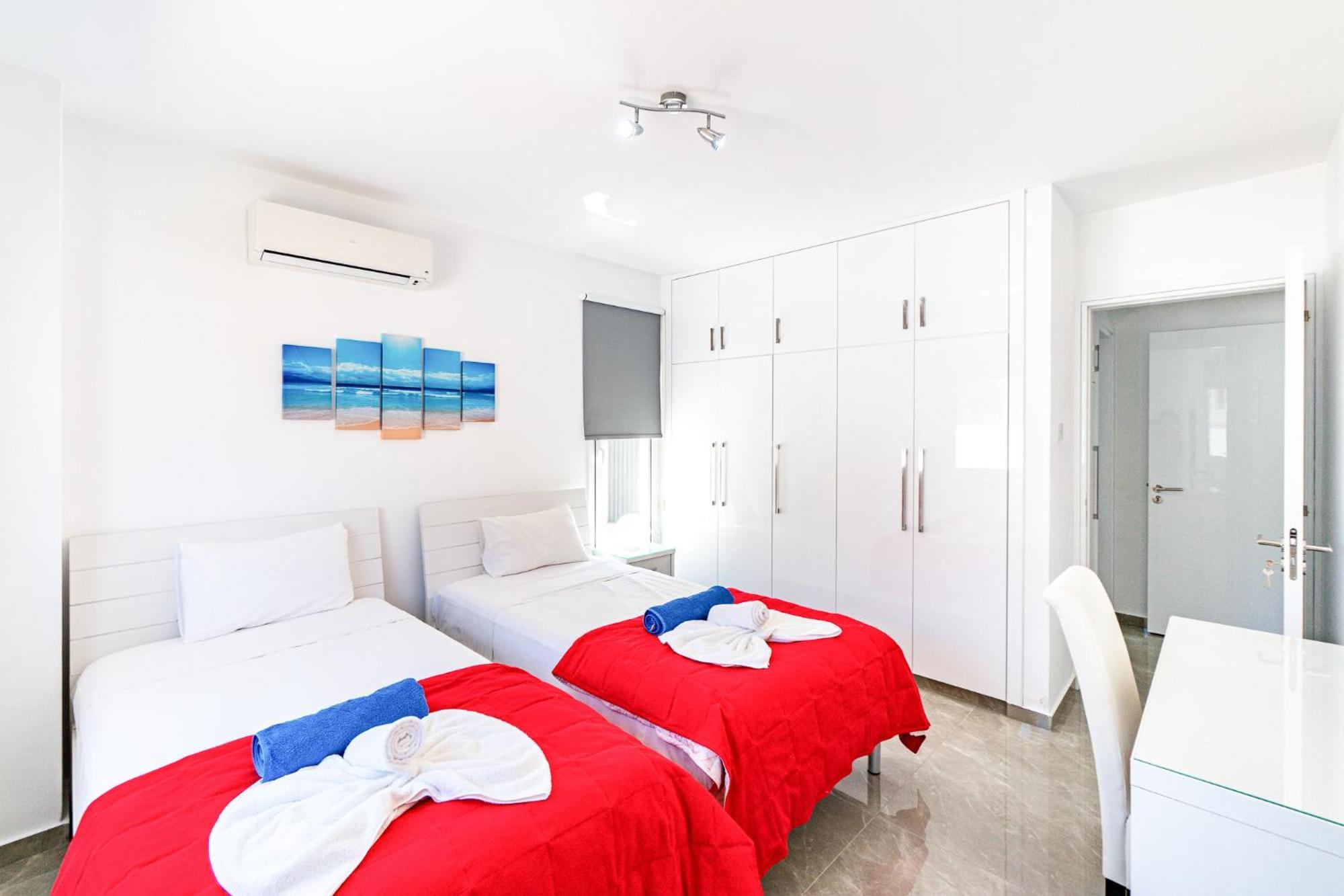 Beach Front Aqua Marina By Ezoria Villas Paralímni Eksteriør bilde