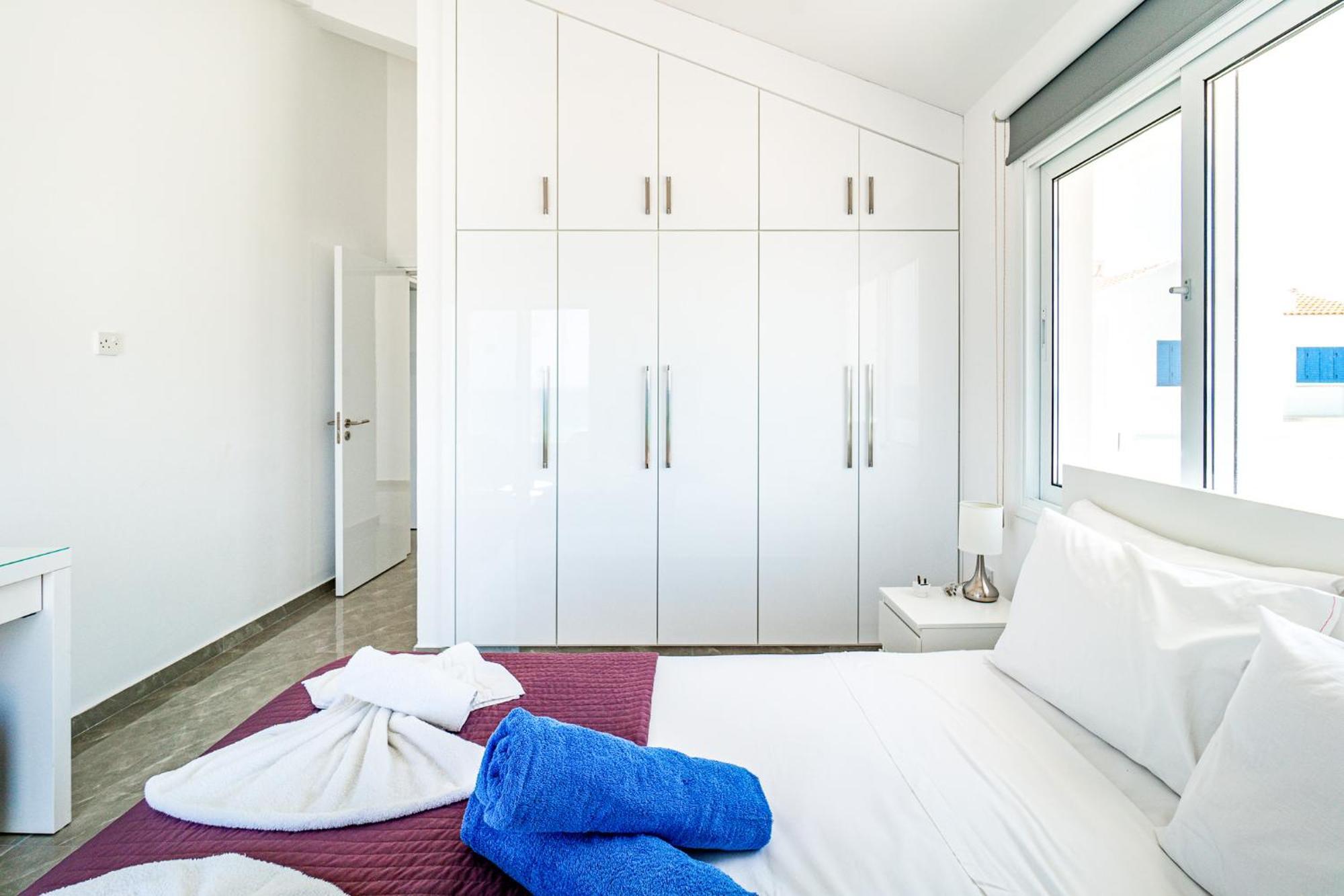Beach Front Aqua Marina By Ezoria Villas Paralímni Eksteriør bilde