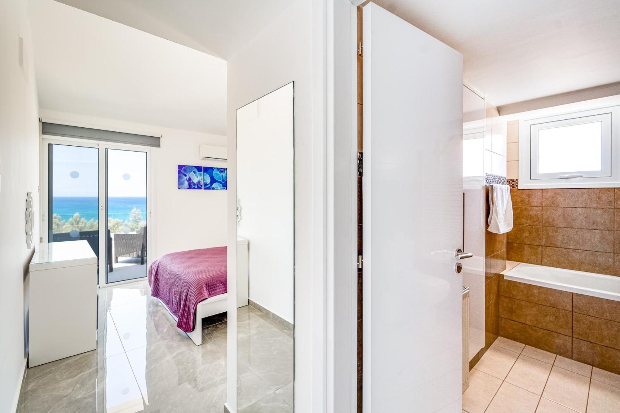Beach Front Aqua Marina By Ezoria Villas Paralímni Eksteriør bilde